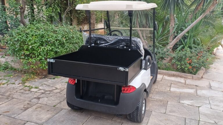 Club Car Precedent 2015 λευκό ηλεκτρικό golf cart με cargo box και μαύρα δερμάτινα καθίσματα