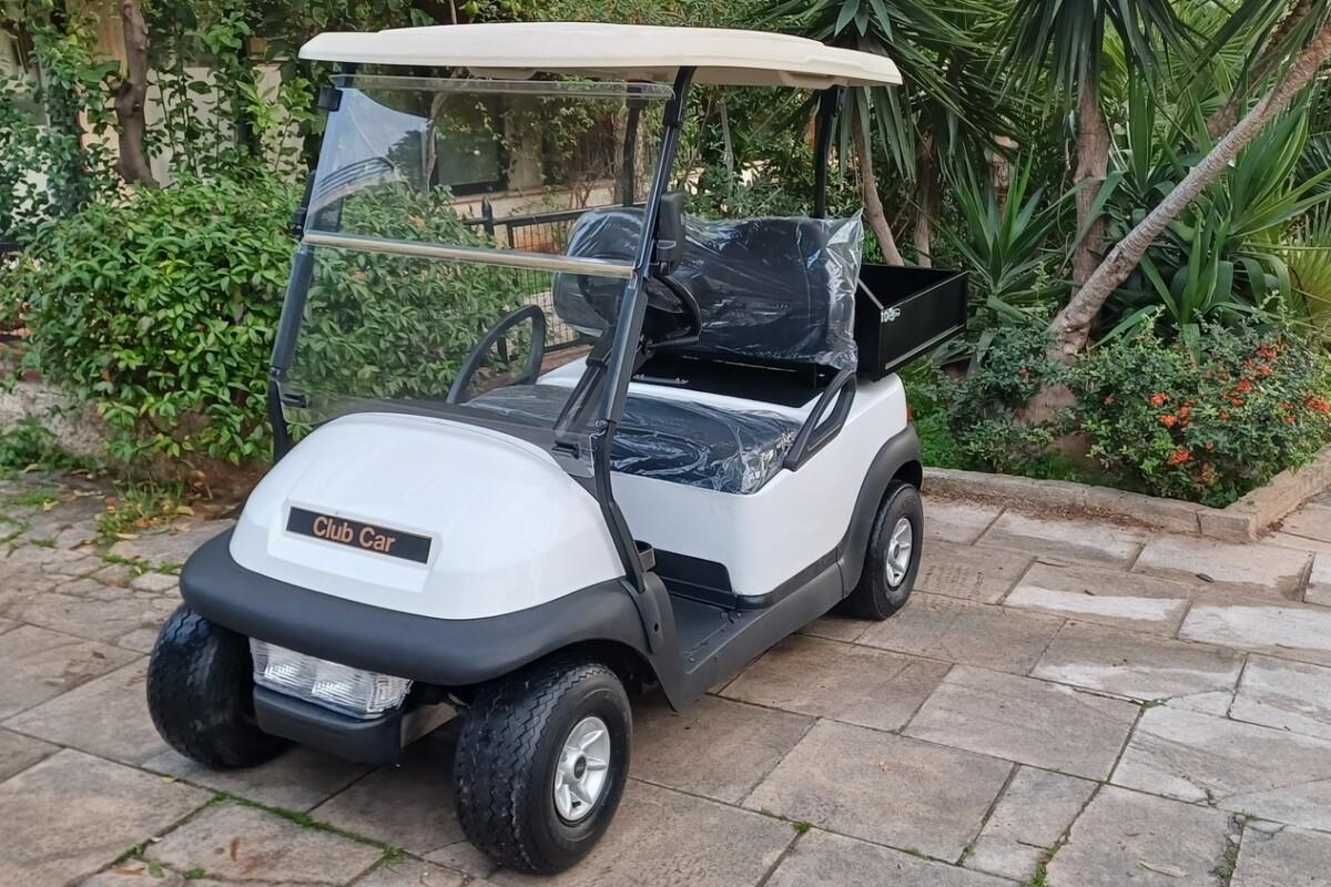 Club Car Precedent 2015 λευκό ηλεκτρικό golf cart με cargo box και μαύρα δερμάτινα καθίσματα