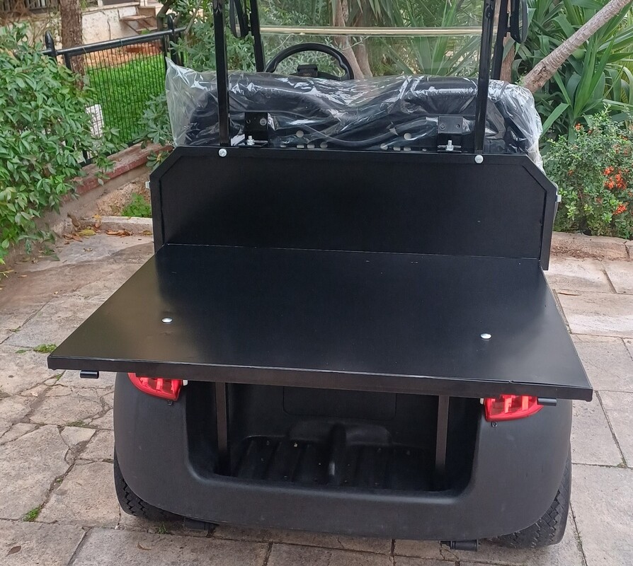 Club Car Precedent 2015 λευκό ηλεκτρικό golf cart με αποσπώμενο ανοιχτό cargo box και μαύρα δερμάτινα καθίσματα