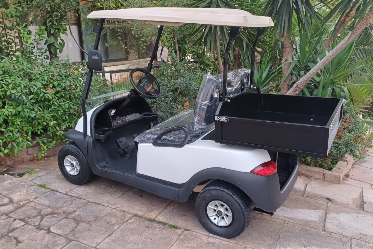 Club Car Precedent 2015 λευκό ηλεκτρικό golf cart με cargo box και μαύρα δερμάτινα καθίσματα